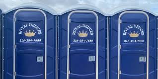 Best VIP or Luxury Restroom Trailers  in Wildwood, FL